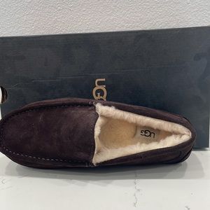 New, in box, men's size 10 brown, suede UGG slippers. Never worn.
